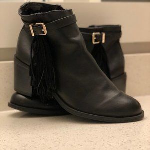 Chunky boots with fringe.